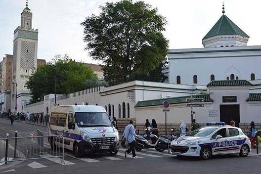 Fransa, cami saldırılarına karşı sessiz