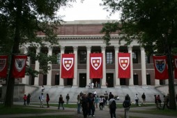 Harvard üniversitesinde İslamafobi'nin teşvik edilmesine öğrencilerin eleştirisi Harvard üniversitesinde İslamafobi'nin teşvik edilmesine öğrencilerin eleştirisi