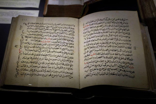 Abu Dabi Sergisinde İngilizce Kur'an Elyazması