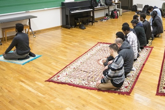 Danimarka'da öğrencilere namaz yasağı