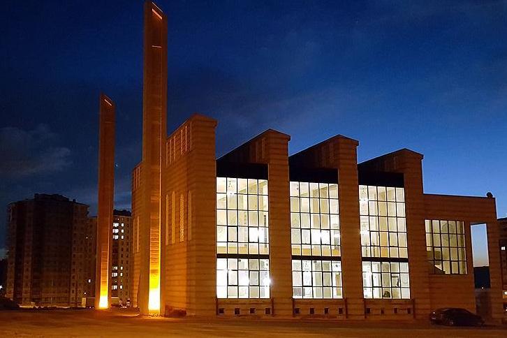 Kayseri'deki Hacı Ahmet Yağmur Camisi şeffaf tasarımıyla dikkati çekiyor