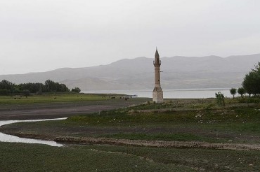 ‘Yalnız Minareler’ Zamana Direniyor