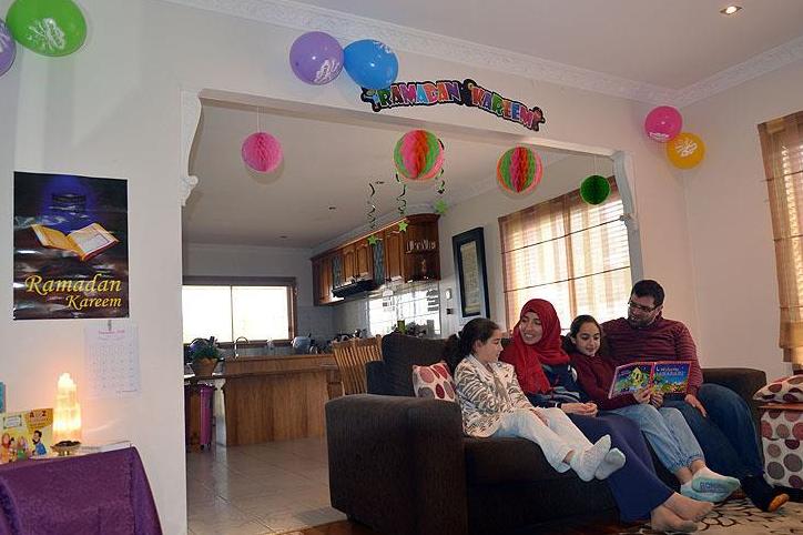 Çocuklarına Ramazan Bilinci Vermek İçin 6 Yıldır Evini Süslüyor