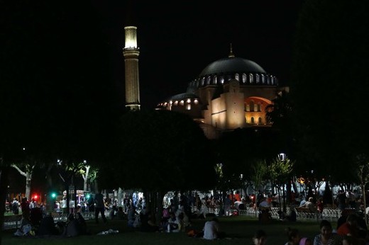 İstanbul camilerinde salalar veriliyor