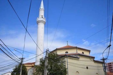 Kosova'da cami minaresine saldırı