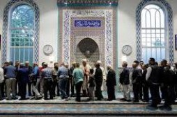 Hollanda Aşırı Sağ Partisi;  Camileri Kapatacağım Kur'anı Yasaklayacağım