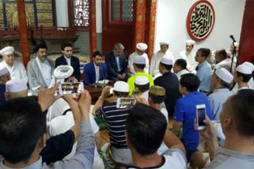 Pekin'in en büyük camisinde İranlı kârinin tilaveti