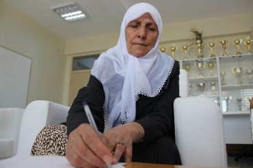 65 yaşında Kur'an-ı Kerim'i, 67 yaşında okuma-yazmayı öğrendi