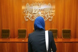 İspanya'da başörtüsü yasağında geri adım