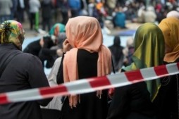 Irkçılıkla mücadelede tesettürlü öğrencinin başarısı