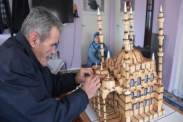 Kibrit çöplerinden 4 minareli cami maketi yaptı