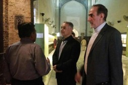 Laho Müze Mür Müzesinde Kufi hattında Kur'ânın korunması Laho Müze Mür Müzesinde Kufi hattında Kur'ânın korunması
