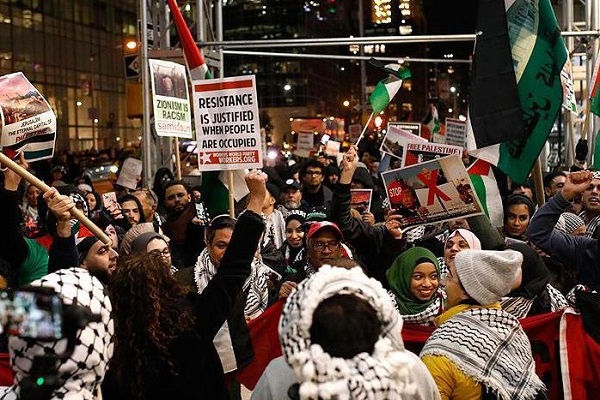 New York'ta binlerce kişi ABD'nin Kudüs kararını protesto etti
