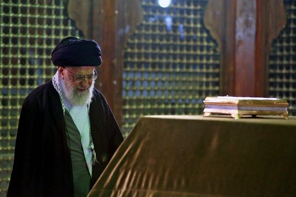 İnkılap Rehberi, İmam Humeyni (ra) Türbesi'ni ziyaret etti