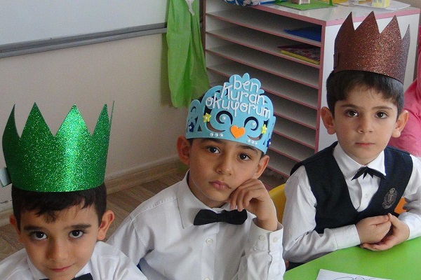 Bingöl'de bir yıl önce açılan 04-06 yaş grubundaki miniklerin Kur'an-ı Kerim'e geçmeleri münasebetiyle bir program düzenlendi.