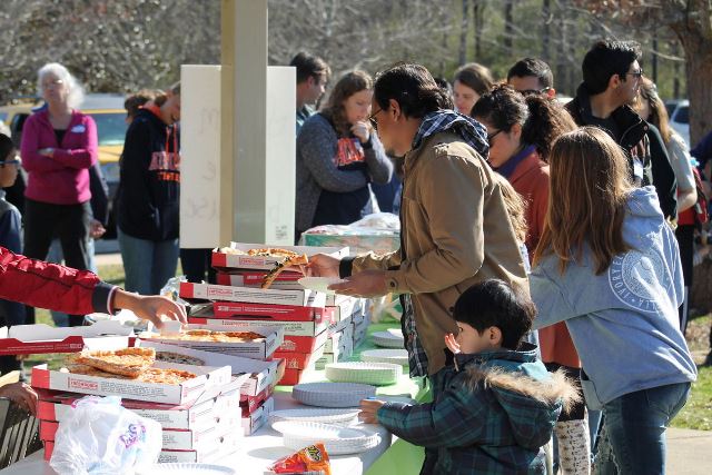 Pizza yiyerek Amerikan üniversitesdinde İslamı daha iyi tanıma