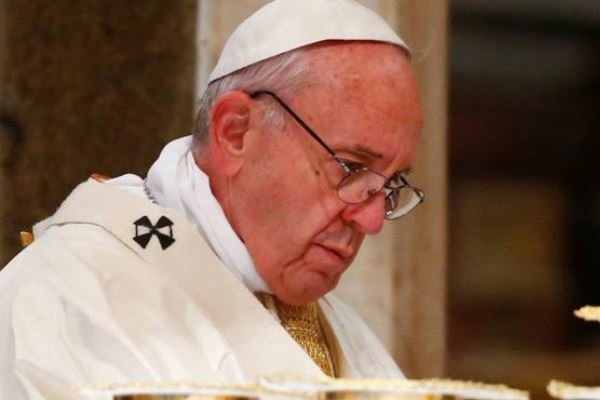 Papa, Myanmar'da Müslümanlarının katliamını kınadı