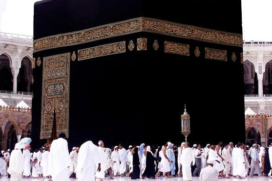 Kabe'yi yakmak isteyen kişinin tutuklanması + indir Kabe'yi yakmak isteyen kişinin tutuklanması + indir