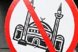 Maitland'da İslam karşıtı etiketlere protesto