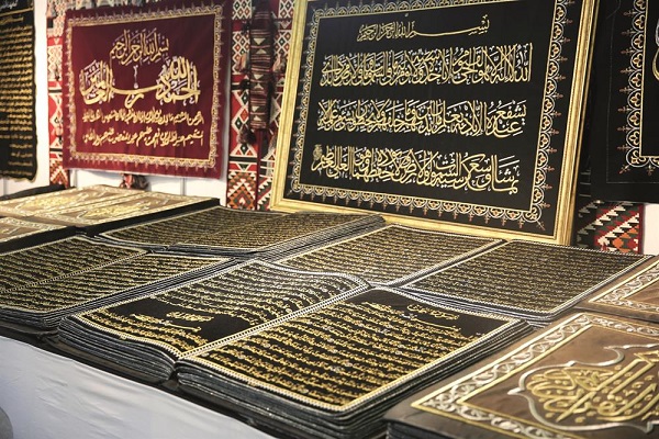 İğne iplikle İslam'a hizmet