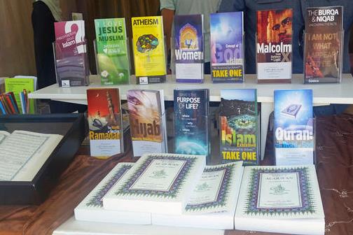 Los Angeles kitap şenliğinde Kur'anı Kerim dağıtıldı