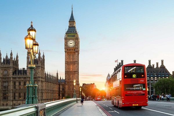Londra'da Müslüman kadına İslamofobik saldırı