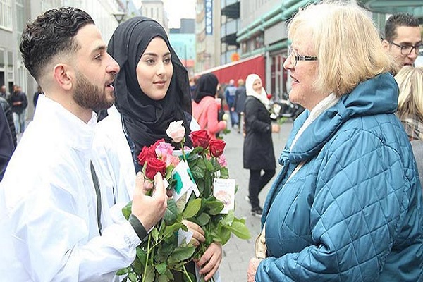 Hollanda'da 'Buyurun ben Müslümanım' etkinliği Hollanda'da 'Buyurun ben Müslümanım' etkinliği