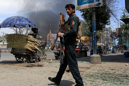 Afganistan'da bombalı saldırı: 18 ölü