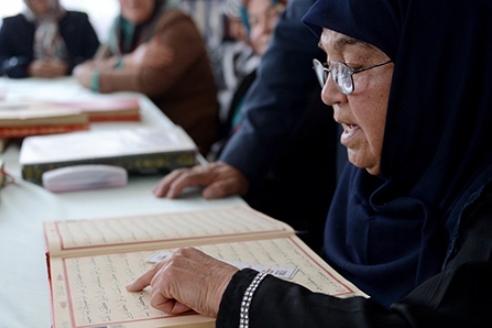 83 yaşında Kur'an-ı Kerim okumayı öğrendi 83 yaşında Kur'an-ı Kerim okumayı öğrendi