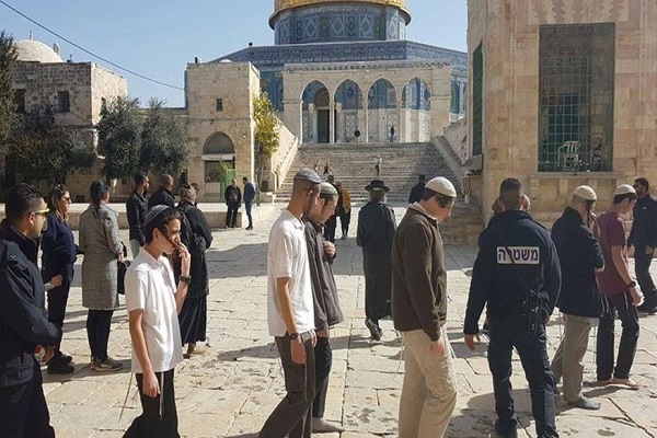 Yahudi yerleşimcilerden Mescid-i Aksa'ya baskın Yahudi yerleşimcilerden Mescid-i Aksa'ya baskın