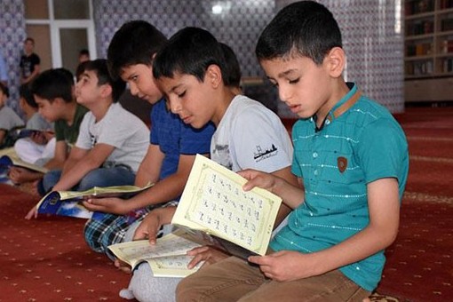 Binlerce çocuk Kur'an-ı Kerim ile buluştu