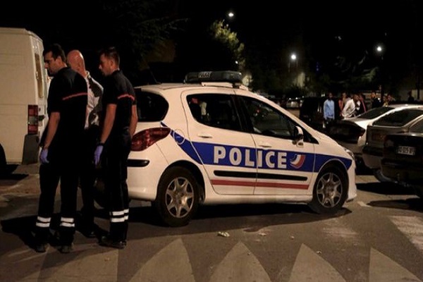 Fransa'da cami yakınında silahlı saldırı Fransa'da cami yakınında silahlı saldırı