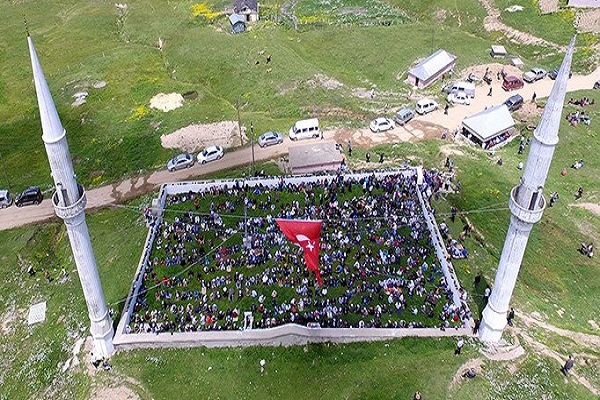 Gümüşhane'de 556 yıllık kubbesiz çatısız cami
