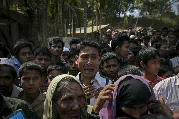 İİT Arakan'daki Müslümanlara ait evlerin yıkılmasını kınadı