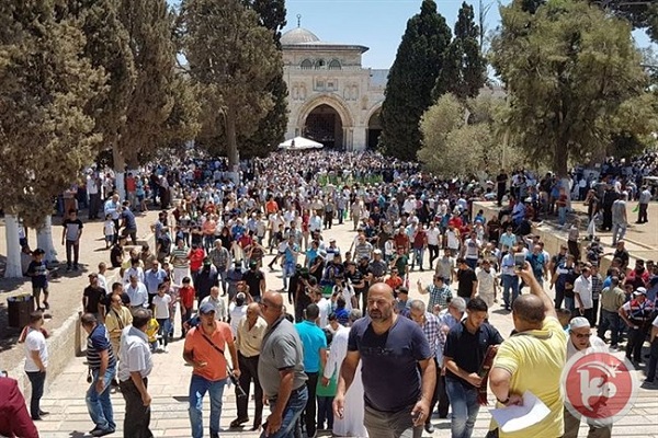 Mescid-i Aksa'da Cuma namazına 25 binden fazla Filistinlinin katılması