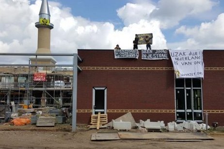 Hollanda'da cami inşaatına ırkçı saldırı