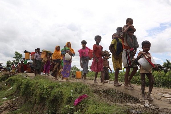 Arakanlı Müslümanlar Bangladeş'e sığınmaya devam ediyor Arakanlı Müslümanlar Bangladeş'e sığınmaya devam ediyor