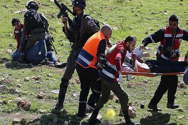 İşgal güçleri üniversite öğrencilerine saldırdı: 8 yaralı