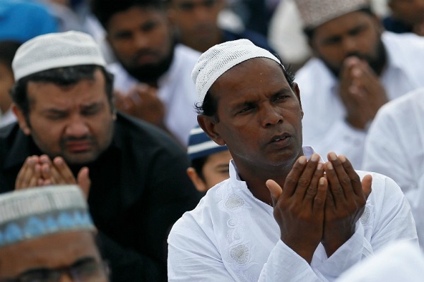 Sri Lanka’da Budistler Müslümanların mal varlıklarını yakıyor