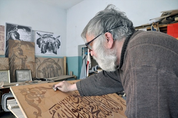 Rus asıllı ressam, Kur'an-ı Kerim'den 20 ayeti tablolaştırdı