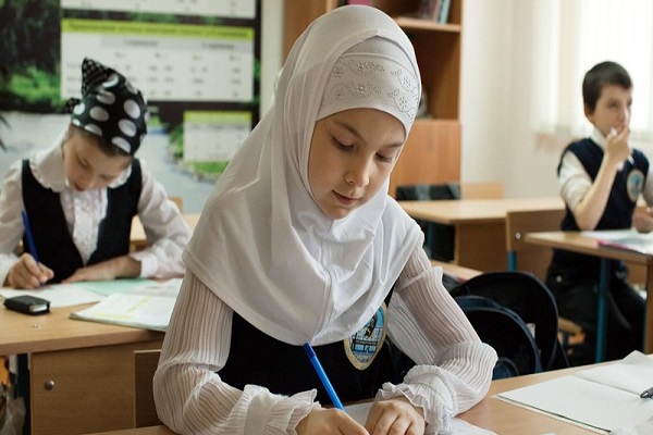 Avrupa ülkesi; okullarda başörtüsü yasaklanıyor Avrupa ülkesi; okullarda başörtüsü yasaklanıyor