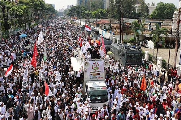Endonezya’da 'İslam'a hakaret' protestosu