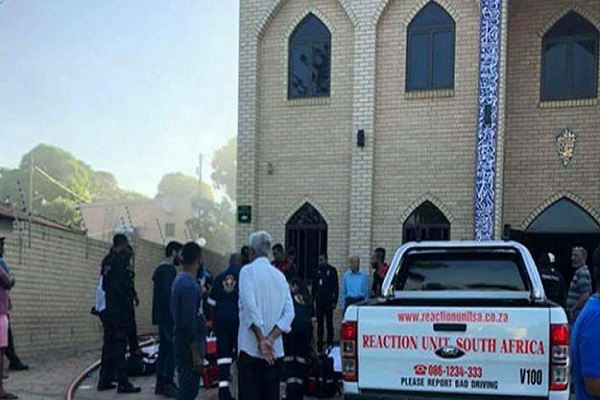Güney Afrika'daki cami saldırısında terör şüphesi Güney Afrika'daki cami saldırısında terör şüphesi