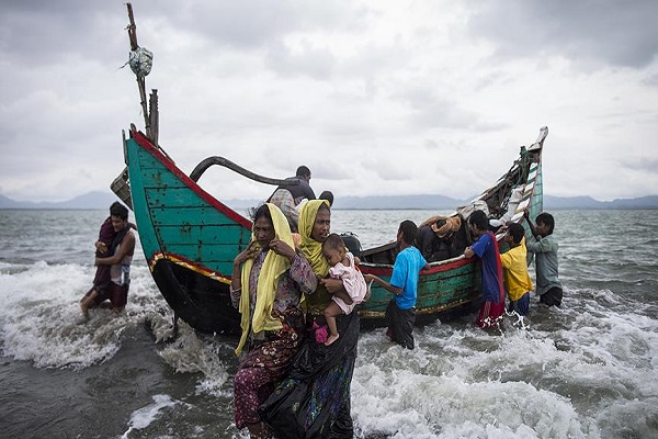 8 bin Arakanlı Müslüman Bangladeş'e sığındı 8 bin Arakanlı Müslüman Bangladeş'e sığındı