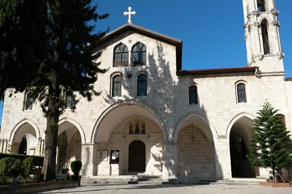 Kiliseye gitmeyen Müslüman öğrenciye ceza