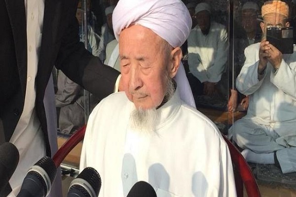 &Ccedil;in M&uuml;sl&uuml;man liderinin cenaze t&ouml;renine binlerce kişi katıldı