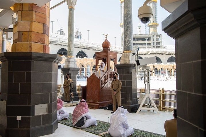 Mescid-i Haram'da Cuma namazı kılındı