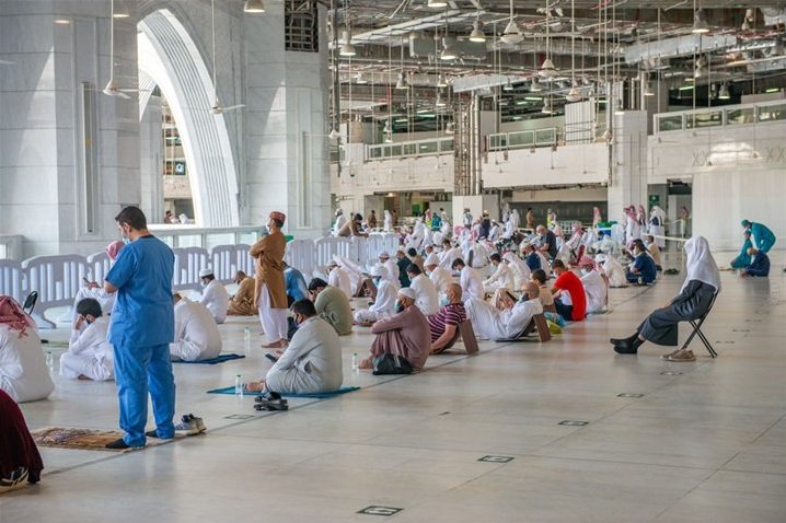 Mescid-i Haram'da Cuma namazı kılındı