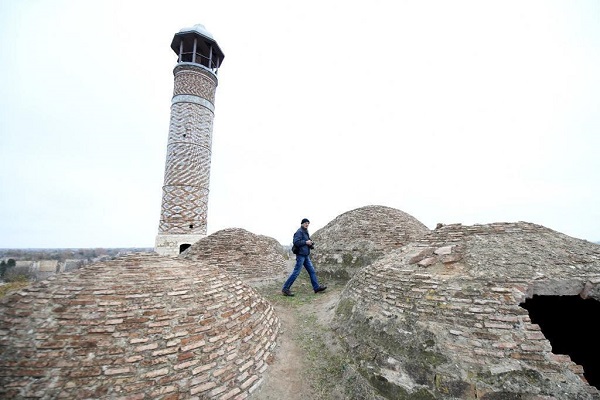 Karabağ'da yıkılan dini mekanların yeniden inşası başladı