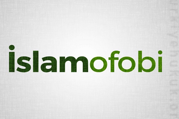 Fransa'da İslamofobinin son kurbanı: Başörtülü diye işten atıldı